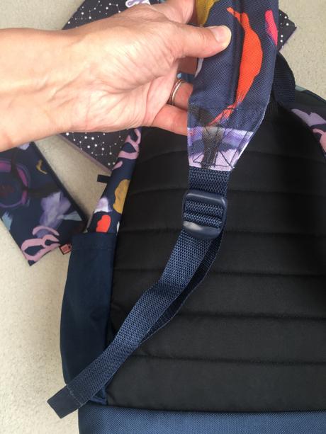 Škol. baťoch+kapsička +doska zn. case logic,