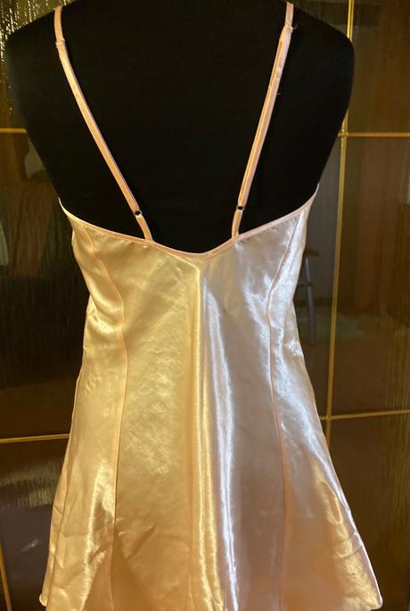 Nočná košieľka, 36