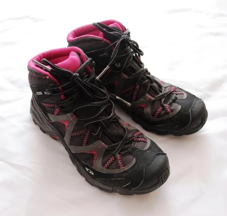 Turisticka trekingova obuv, salomon,40
