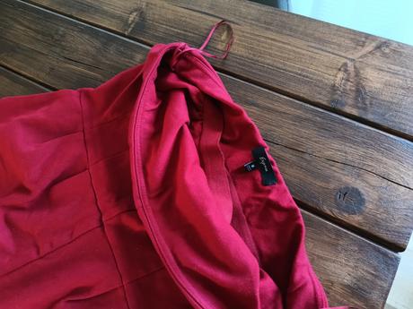 Express bordovo-červené šaty bez ramienok m, m