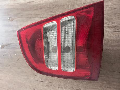 Ľavé zadné svetlo na škoda octavia sedan,