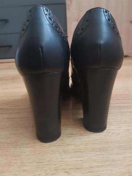 Poltopánky, oxfordky na opätku, 37