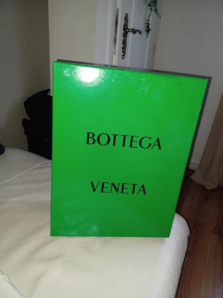 Bottega veneta krabica,