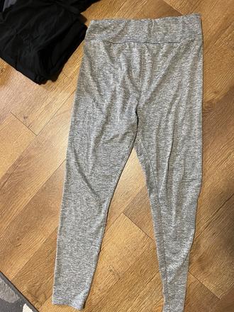 Tehotenské legíny, 38