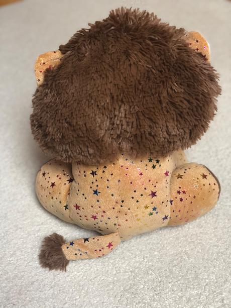 Plysovy lev - top stav, 