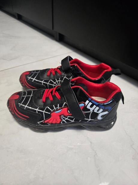Tenisky spiderman, 35
