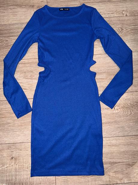 Šaty s vykrojenym pasom, sinsay,152