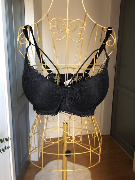 Vystužená podprsenka 100e, 100e