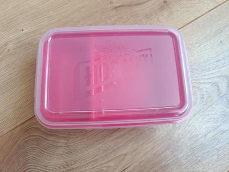 Cerveny desiatovy box,