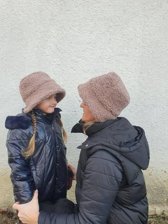 Klobúk, pompdelux,122