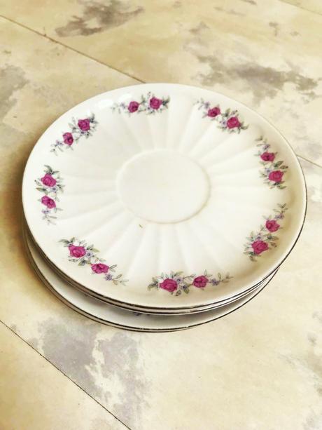 Sada starožitných tanierikov 4 ks, 