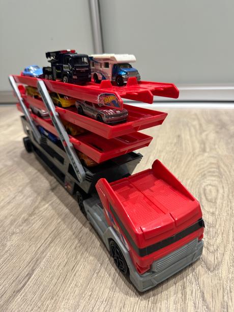 Prepravný kamión hot wheels,