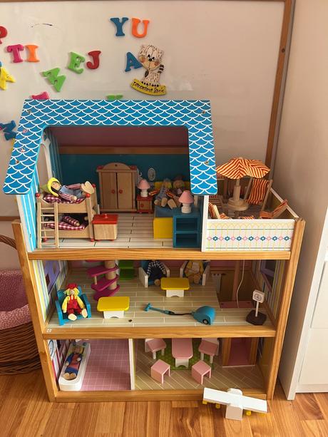 Drevenny domček s prislušenstvom, 