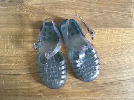 Priesvitné gumené sandále, 29