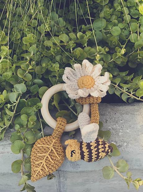 Háčkovaná hrkálka-hrýzatko,