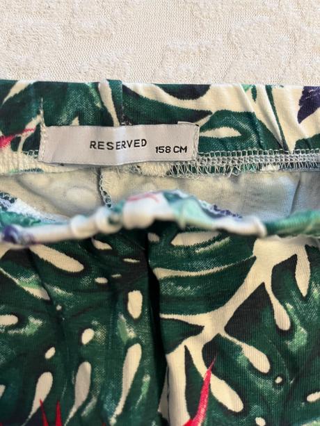 Nove leginy raz oblecene, reserved,146