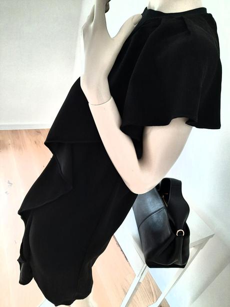 Asos malé čierne šaty, s