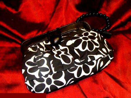 Krásna kabelka alebo kozmetická taška, 