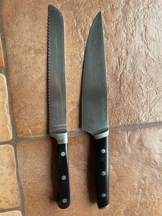 Dva kuchynské noze,