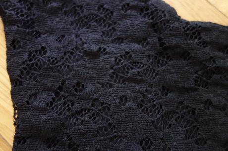 Krajkové malé čierne šaty, pull&bear,38