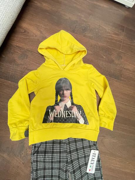 Wednesday komplet, 110