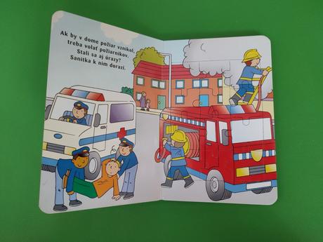 2x kniha s puzzle autá a záchranári, 