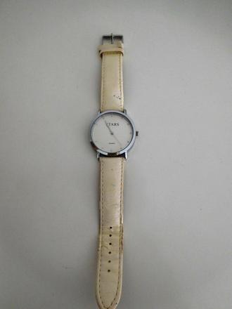 Trendy biele štýlové hodinky stars,