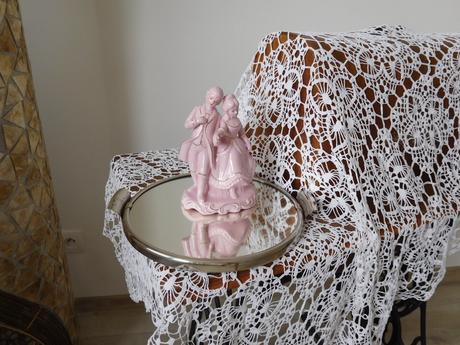 Dáma s pánom ružový porcelán soška, 