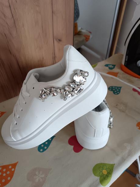 Tenisky už aj s poštou, 41