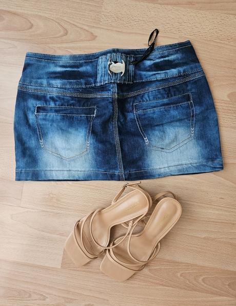 Pekná riflová sukňa, 38