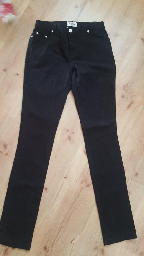 Čierne nohavice, 38