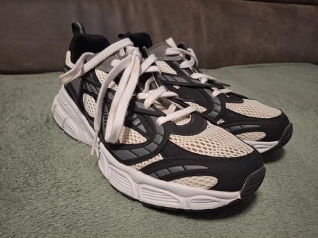 Tenisky (sprandi), sprandi,44