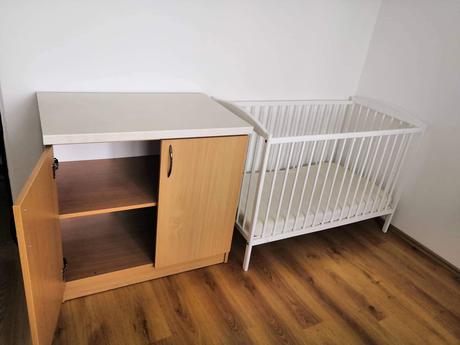 Detska postielka + komoda +podlozku na prebalovani,