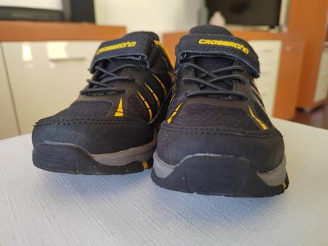 Športové topánky žlto-čierne v.25, 25