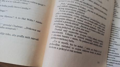 Kniha 3x mimo zákona, 