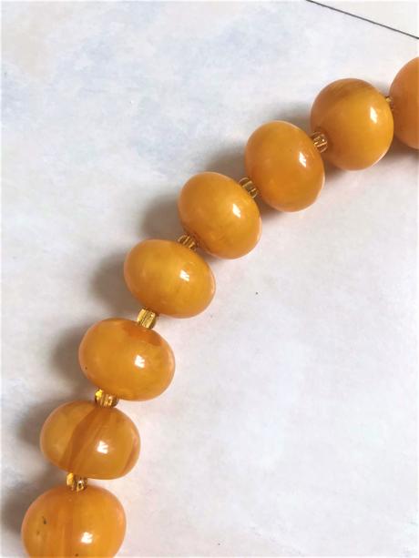 Jantárové korále,