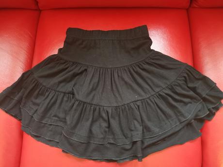 Dievčenská čierna sukňa č. 128, 128