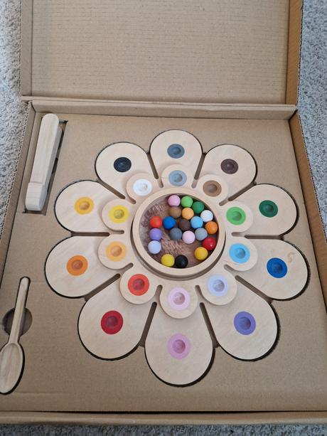 Montessori kvietok - vkladanie/farby, 