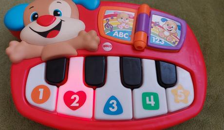 Klavír fischer price,  rozpravajúci, 