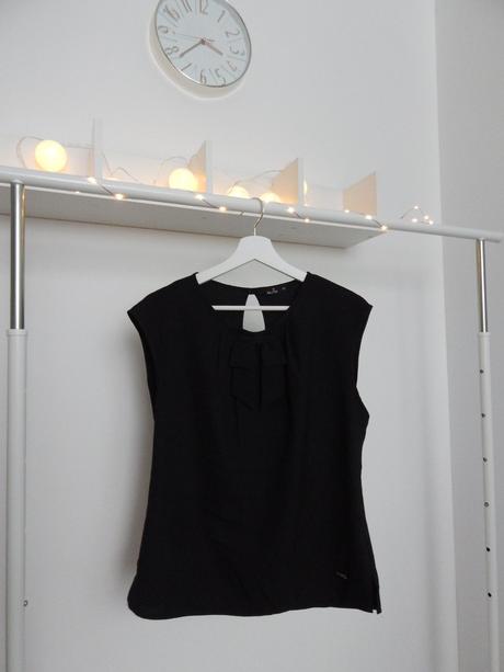 Čierna blúzka s mašľou, m