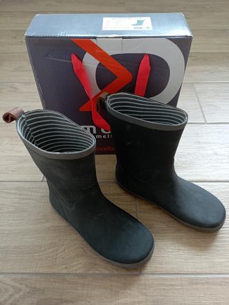 Barefoot gumáky move by melton, 34