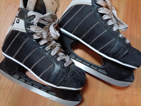 Hokejové korčule, 38