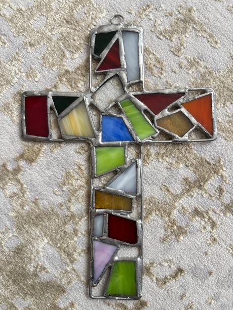 Kríž zo skla a cínu, 