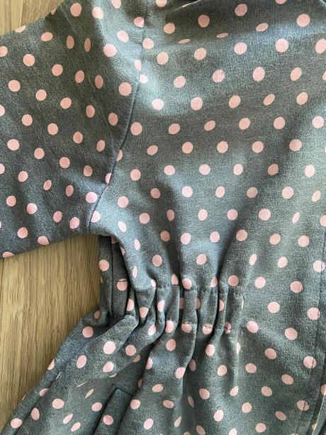 Bodkovaná bundička/pršiplášť, zara,104