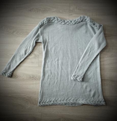 Dámsky svetlosivý pletený sveter, m