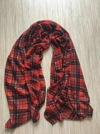 Kockovaný tenký sal,