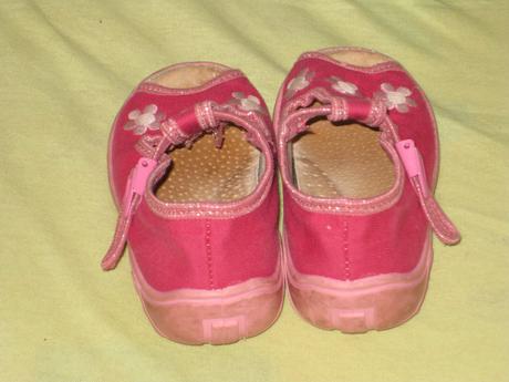 Sandálkové papučky, 23