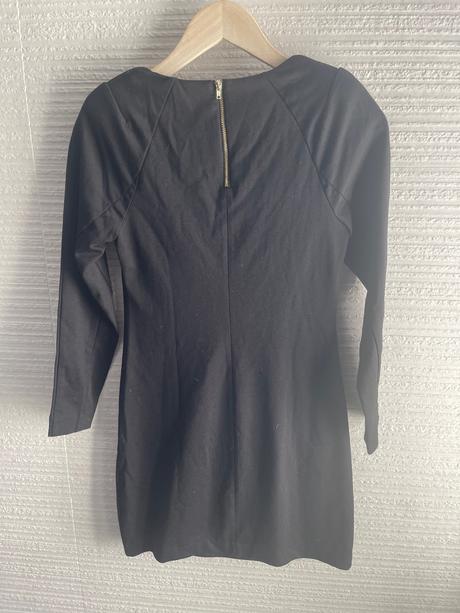 Jednoduché hrubé šaty, s