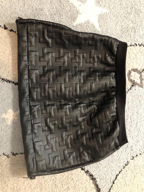 Sukňa so zipsami, 116