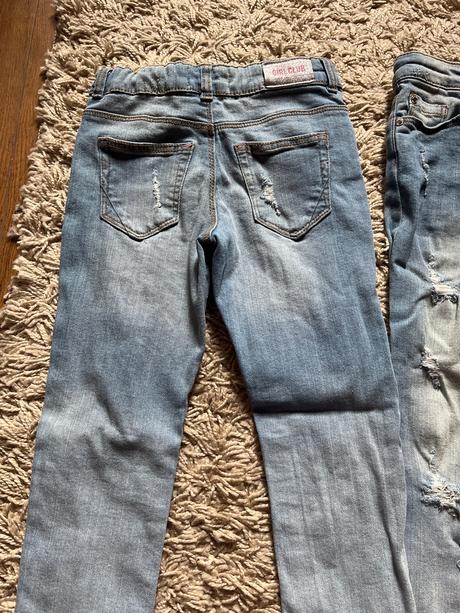 Rifle s ošúchaným vzhľadom a dierami, 122